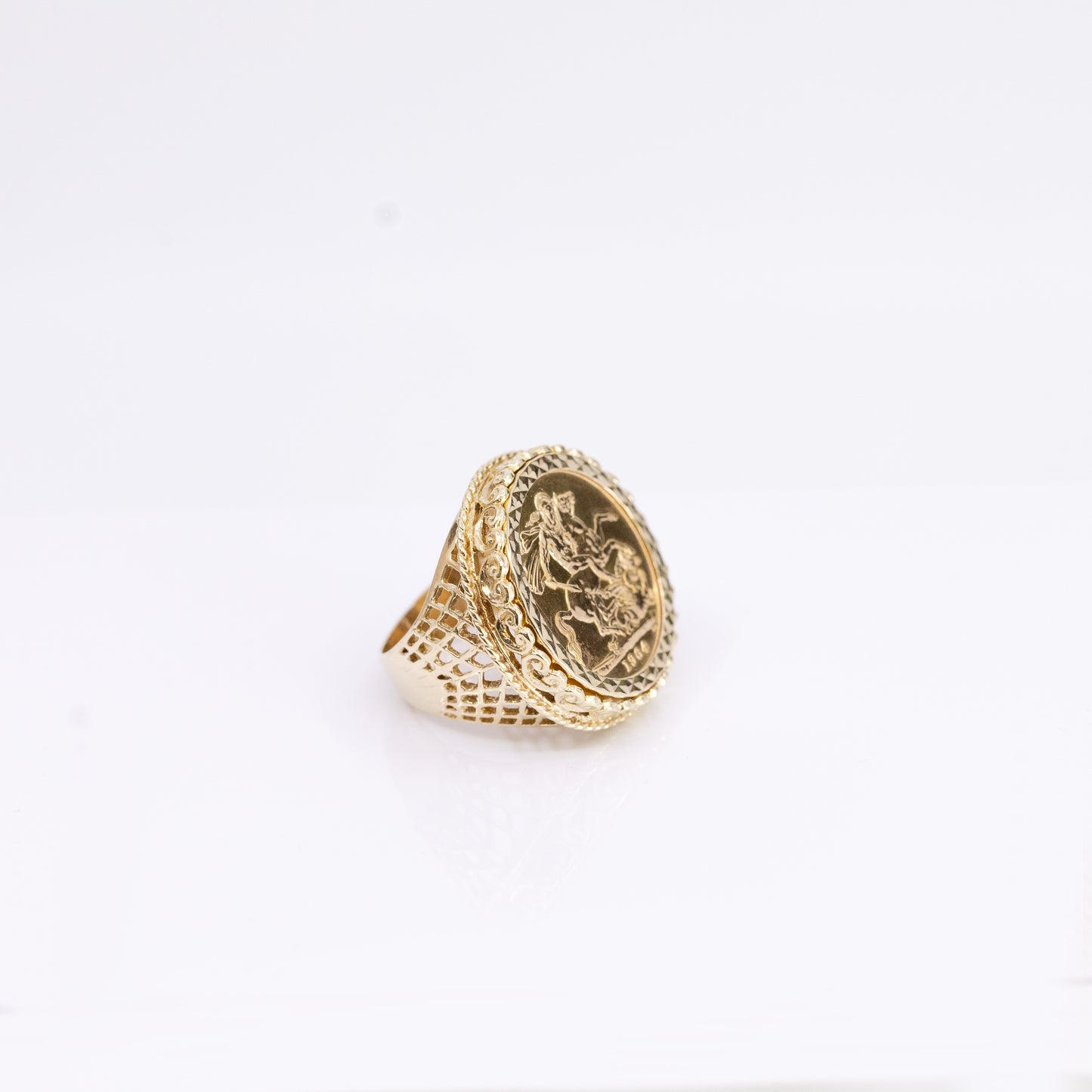 9ct Full Sovereign Ring With Patterns